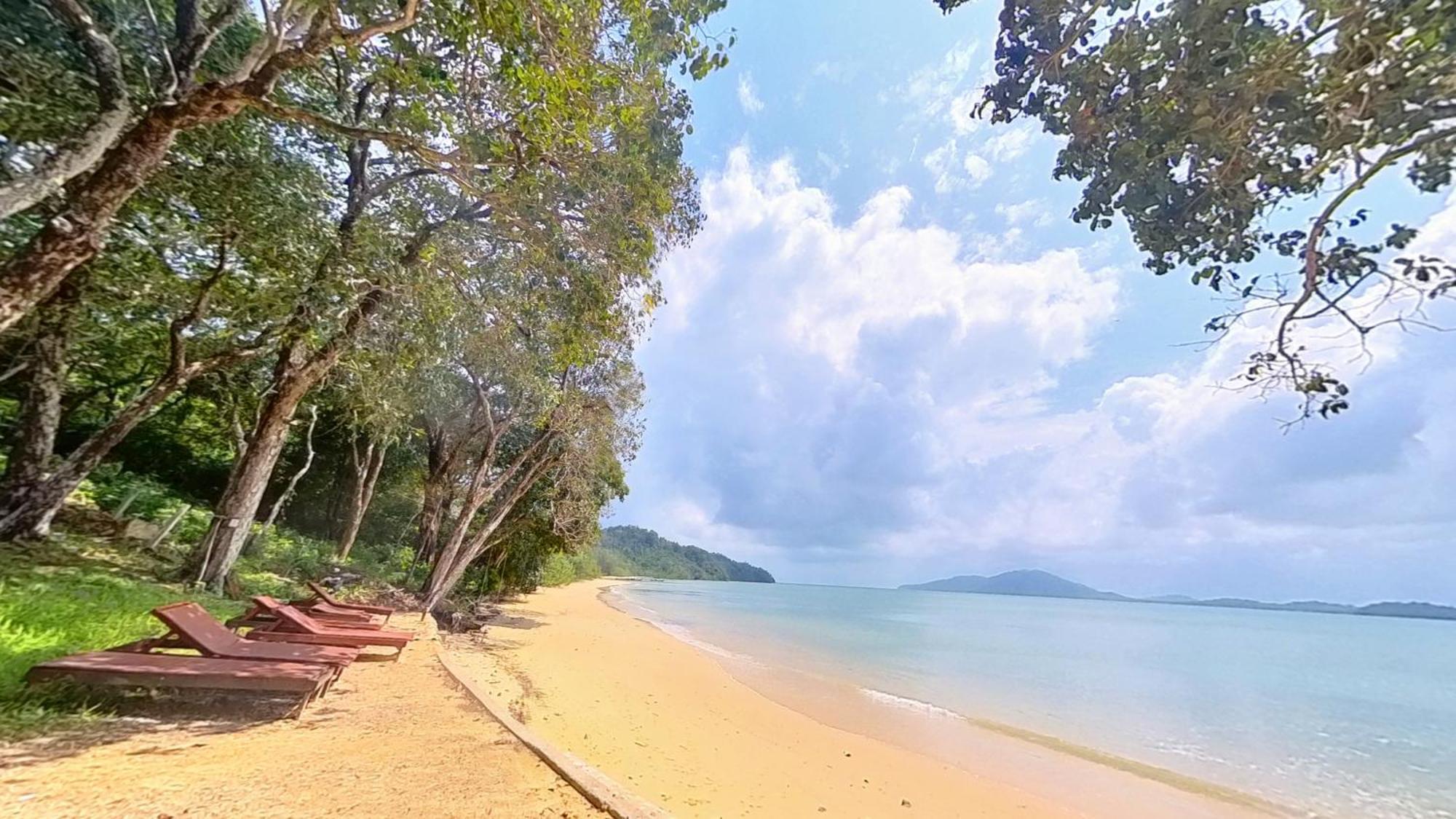 Phayamas Private Beach Resort And Island Brew - Adults Only Koh Phayam Exterior photo