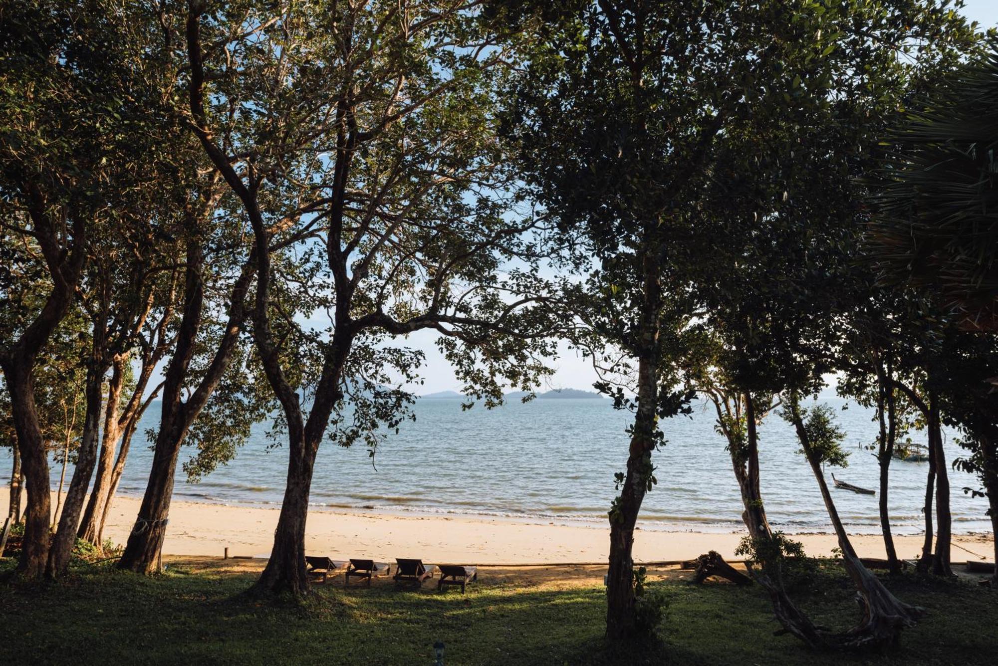 Phayamas Private Beach Resort And Island Brew - Adults Only Koh Phayam Exterior photo